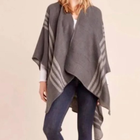 BB Dakota Sweaters - NEW BB DAKOTA PONCHO SWEATER WRAP Black Gray Striped FabFitFun Reversible